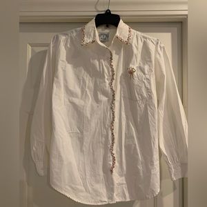 Solutions Original white shirt with flower trim.